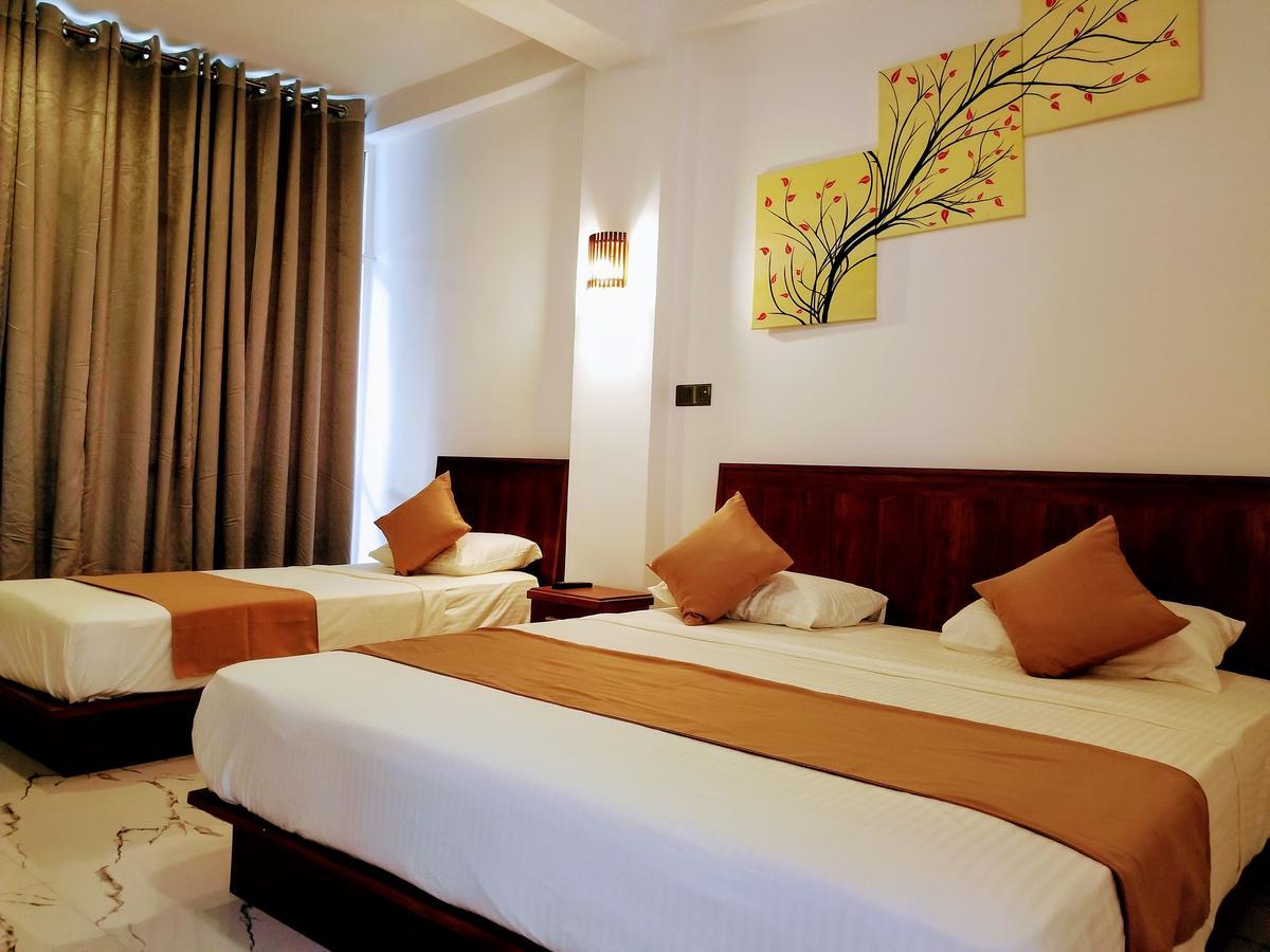 Queens Mount 3* Kandy